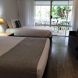 *** Hotel Rainforest Castaways And Australia